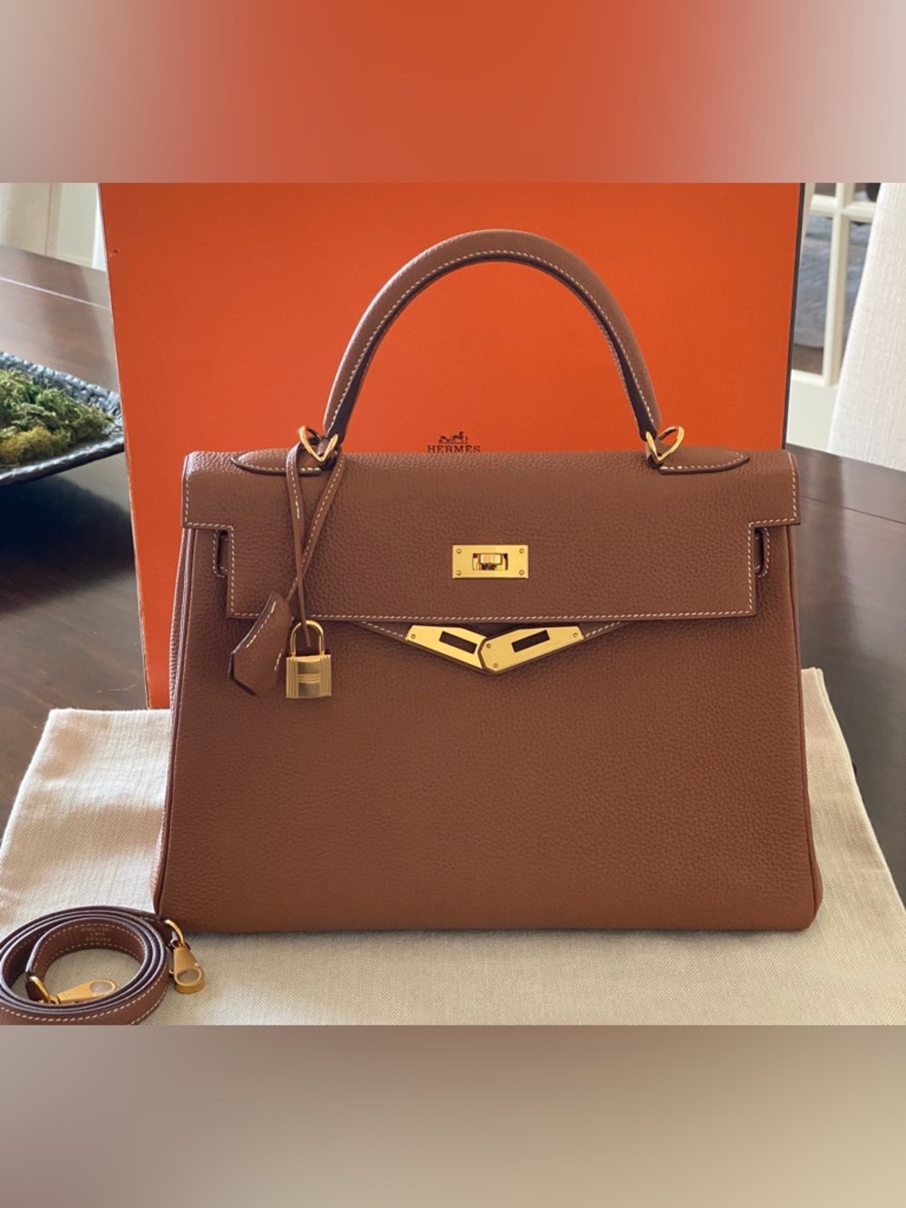 Hermes Kelly Retourne 32 Gold Togo Leather with Gold Hardware 2018 - Picture 3 of 16